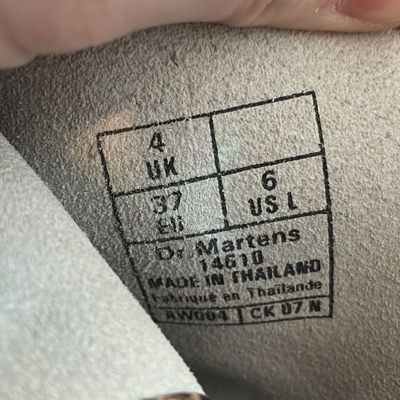 RARE Dr. Martens 14610 10 loophole laceup Leopard Printed Boots FLAW - Picture 10 of 10